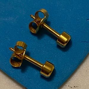 Green earrings.🌺3X$25🌺